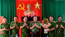 Thưởng nóng Ban chuyên án bắt vụ cướp giật hàng loạt tiệm vàng