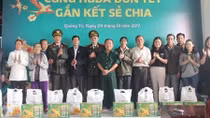 Báo CAND và Bia Carlsberg Việt Nam trao 3000 suất quà Tết cho người nghèo