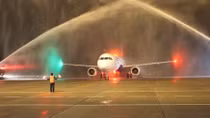 Máy bay đầu tiên của Vietravel Airlines hạ cánh xuống sân bay quốc tế Phú Bài