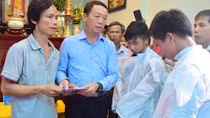 Lãnh đạo tỉnh Thừa Thiên – Huế thăm hỏi gia đình 3 nạn nhân tử vong do hỏa hoạn