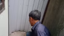 Bé gái sơ sinh bị bỏ rơi bên góc nhà chùa