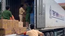 Vận chuyển hàng chục ngàn gói thuốc lá lậu trong xe container