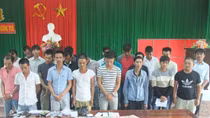 Hơn 20 người say sưa cá độ World Cup bị Công an bắt quả tang