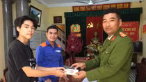 Nhân viên cây xăng nhặt được tài sản trả lại người đánh rơi