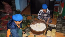 Nhộn nhịp ở làng nghề sản xuất bánh chưng, bánh tét ngày giáp Tết