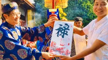 Hoàng cung Huế khai ấn, du khách xếp hàng xin chữ đầu năm