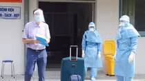 Du khách người Anh nhiễm COVID-19 điều trị tại Huế được ra viện