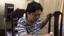 Mâu thuẫn hát ở nhà hàng, đâm 2 người thương vong