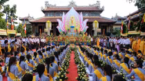 Hàng ngàn tăng ni, phật tử ở Cố đô Huế tham dự Đại lễ Phật đản Phật lịch 2562