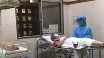 Bác sĩ ‘chạy đua’ thời gian giúp nhiều sản phụ “mẹ tròn con vuông” ở phòng cách ly