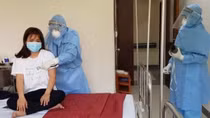 2 du khách Anh nhiễm COVID-19 được chuyển ra Huế điều trị