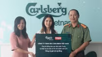 Carlsberg Việt Nam tặng 4.000 suất quà cho đồng bào miền Trung chịu thiệt hại bão số 10