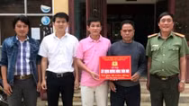 Công an Thừa Thiên- Huế hỗ trợ 40 triệu đồng giúp xã miền núi xây dựng đường nông thôn