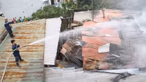 Một cơ sản xuất hương ở Huế bất ngờ phát hỏa dữ dội