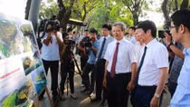 Hàng trăm bức ảnh về biển, đảo Việt Nam được trưng bày tại quảng trường Ngọ Môn