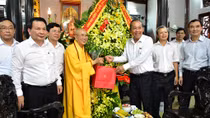 Phó Thủ tướng Thường trực thăm, chúc mừng Lễ Phật đản tại Thừa Thiên – Huế