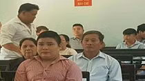 Đưa bạn gái mới quen vào nhà nghỉ dùng ma túy đá rồi xâm hại
