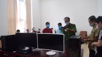 Thuê khách sạn để... đánh bạc trực tuyến 