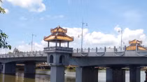 Tìm thấy thi thể người phụ nữ bỏ lại 2 con nhảy sông Hương tự vẫn