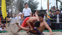 Tưng bừng hội vật Thủ Lễ ngày đầu Xuân