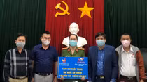 Công an tỉnh Thừa Thiên Huế tặng nhu yếu phẩm cho người dân có hoàn cảnh khó khăn