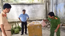 CSGT bắt giữ xe tải chở hơn 800kg sụn gà không rõ nguồn gốc