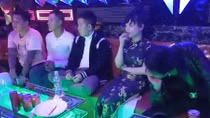 16 nam, nữ thanh niên “phê” ma túy trong phòng karaoke 