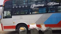Xe khách vận chuyển hơn 300kg nội tạng bốc mùi bị bắt giữ