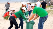  Carlsberg Việt Nam chung tay làm đẹp bãi biển 6 tỉnh miền Trung