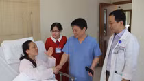 Cứu sống nữ du khách Trung Quốc bị xuất huyết não nặng