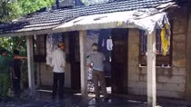 Nhậu xong, châm lửa đốt nhà mình