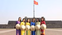 Phụ nữ mặc áo dài truyền thống được miễn vé tham quan Di sản Huế 