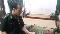 Cứu sống 9 ngư dân đi trên tàu cá gặp nạn ở vùng biển Thừa Thiên - Huế