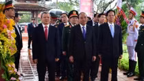 Thủ tướng Nguyễn Xuân Phúc dâng hương tưởng niệm Đại tướng Lê Đức Anh