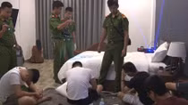 21 nam thanh, nữ tú thuê khách sạn chơi ma tuý