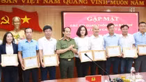 Phóng viên Báo CAND được Công an tỉnh Thừa Thiên Huế tặng giấy khen