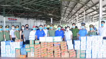 Công an tỉnh Thừa Thiên Huế góp sức hỗ trợ CBCS tuyến đầu chống dịch
