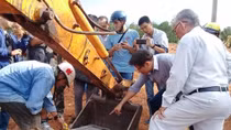 Phát hiện tấm bia đá vợ vua Nguyễn 