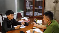 Nam thanh niên dùng dao đâm nữ sinh viên ra đầu thú
