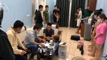14 nam, nữ tụ tập trong căn hộ chung cư “phê” ma túy