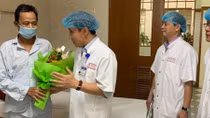 Hai bệnh nhân ghép tim và gan từ người cho chết não được xuất viện
