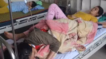 Hơn 120 người nhập viện cấp cứu do ăn bánh mì nhiễm khuẩn
