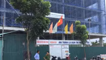 Nam công nhân rơi từ tầng 4 chung cư