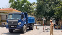 Mua cát khai thác trái phép ở lòng hồ thủy điện bán kiếm lời 