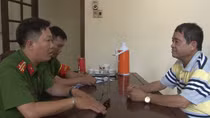 Vận động người dân giao nộp nhiều khẩu súng, dao kiếm 