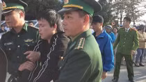 Dùng ôtô tàng trữ 14 bánh heroin
