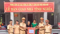 Công an tỉnh Thừa Thiên - Huế bàn giao 2 căn nhà tình nghĩa cho gia đình có công