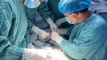 Phẫu thuật cứu bé gái sơ sinh 1 ngày tuổi teo thực quản hiếm gặp