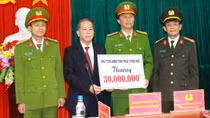 Khen thưởng Ban chuyên án phá đường dây ma túy vào quán bar ở Huế