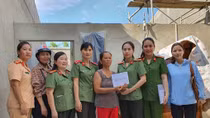 Nhiều phần quà thiết thực giúp người dân sau bão 
